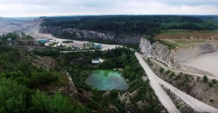 Cementownia LafargeHolcim w Kujawach (zobacz film z drona)