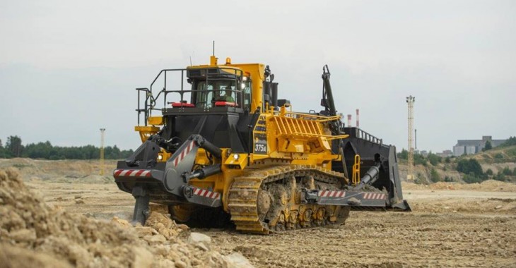 Spycharka Komatsu Komatsu D375A-8 w kopalni Ożarów Spycharka Komatsu Komatsu D375A-8 w kopalni Ożarów