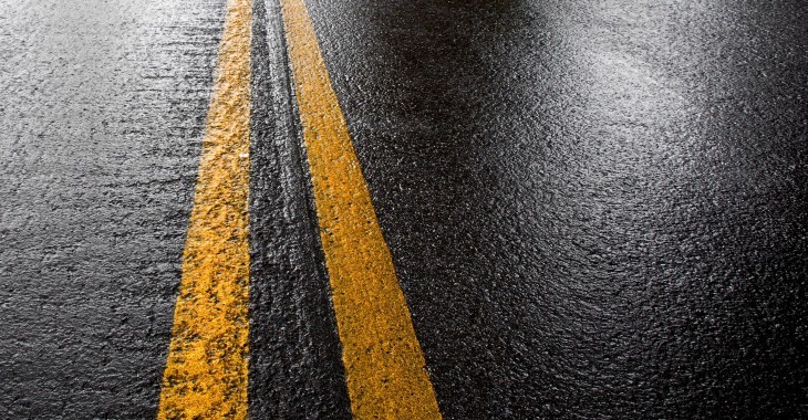 Przybywa dróg betonowych. Są tańsze w budowie i znacznie bardziej wytrzymałe niż asfaltowe Przybywa dróg betonowych. Są tańsze w budowie i znacznie bardziej wytrzymałe niż asfaltowe