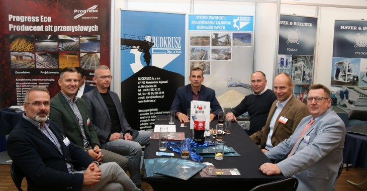Zobacz jak prezentują się stoiska podczas konferencji Zobacz jak prezentują się stoiska podczas konferencji