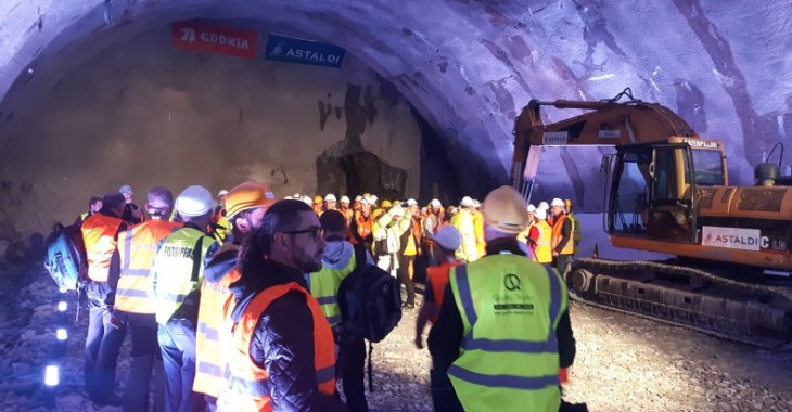 Na zakopiance przebito pierwszy tunel Na zakopiance przebito pierwszy tunel