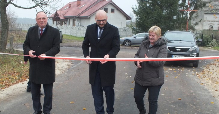 Przebudowa drogi gminnej we wsi Dęby