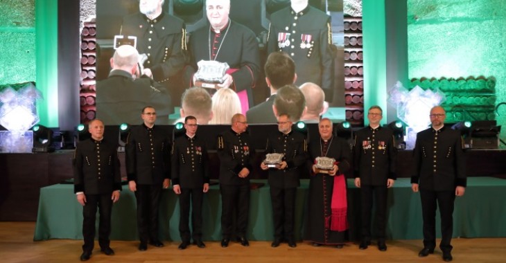 Tytuł Ambasadora Bezpieczeństwa Kopalni Soli „Wieliczka” dla Prezesa Wyższego Urzędu Górniczego Tytuł Ambasadora Bezpieczeństwa Kopalni Soli „Wieliczka” dla Prezesa Wyższego Urzędu Górniczego