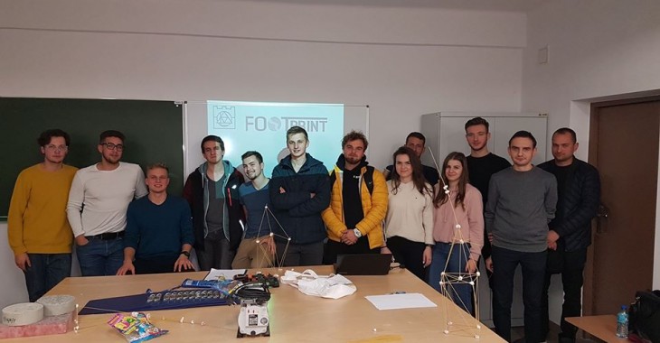 Studenci z Politechniki Krakowskiej pracują nad betonowym kajakiem Studenci z Politechniki Krakowskiej pracują nad betonowym kajakiem