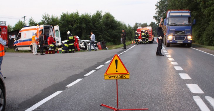 Kosztowne wypadki. Przypominamy najważniejsze zasady i dobre praktyki na drodze