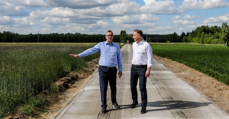 Andrzej Duda na budowie drogi w Troszynie Andrzej Duda na budowie drogi w Troszynie