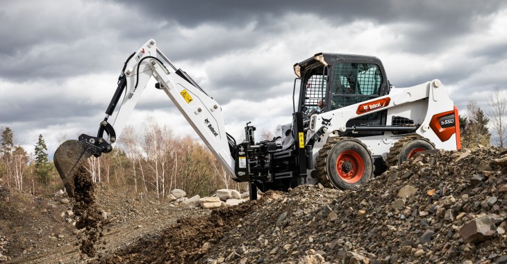 Nowy osprzęt koparki podsiębiernej do kompaktowych ładowarek Bobcat  – większa uniwersalność, stabilność i wygoda