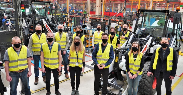 Pierwsza kompaktowa ładowarka kołowa firmy Bobcat opuszcza taśmę produkcyjną