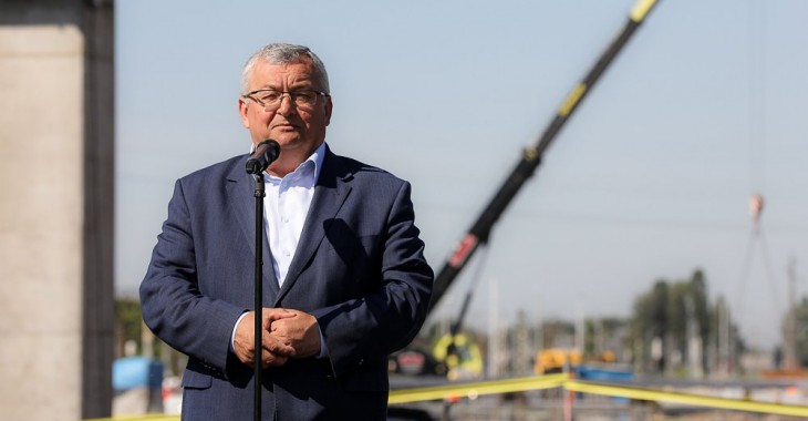 Ponad 200 mld zł na inwestycje w infrastrukturę kolejową i drogową Ponad 200 mld zł na inwestycje w infrastrukturę kolejową i drogową