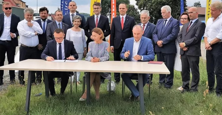 Podpisanie umowy na realizację drogi ekspresowej S6 na odcinku Leśnice – Bożepole Wielkie Podpisanie umowy na realizację drogi ekspresowej S6 na odcinku Leśnice – Bożepole Wielkie