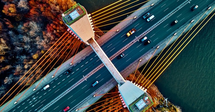 Przebudowa mostu w celu zapewnienia minimalnego prześwitu
