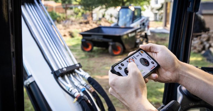 Bobcat Wprowadza Zdalnege Sterowane Maszyn MaxControl Rodem z Przyszłości. Pozwala na zdalne sterowanie ładowarek Bobcat za pomocą iPhone’a Bobcat Wprowadza Zdalnege Sterowane Maszyn MaxControl Rodem z Przyszłości. Pozwala na zdalne sterowanie ładowarek Bobcat za pomocą iPhone’a