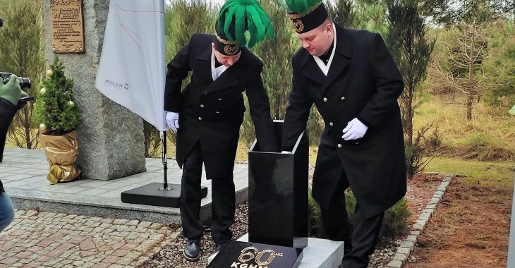 Granulat miedzi, karabińczyk z wyprawy polskiego himalaisty – wyjątkowa pamiątka na zakończenie jubileuszu KGHM Granulat miedzi, karabińczyk z wyprawy polskiego himalaisty – wyjątkowa pamiątka na zakończenie jubileuszu KGHM