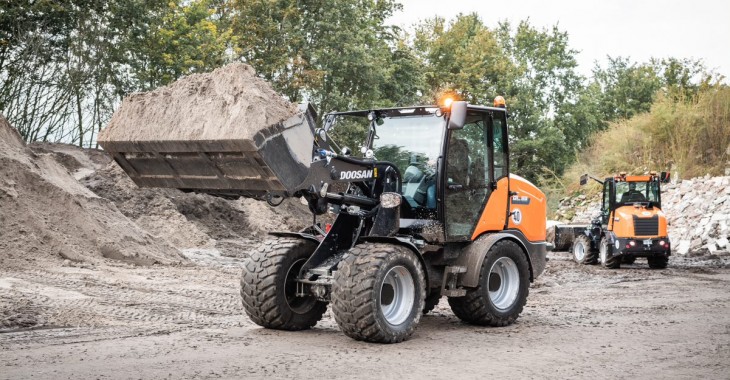 Doosan podpisuje z Tobroco-Giant umowę dostawy na wyłączność Doosan podpisuje z Tobroco-Giant umowę dostawy na wyłączność